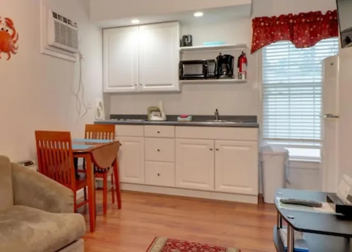 Carriage House Motel Cottages & Suites