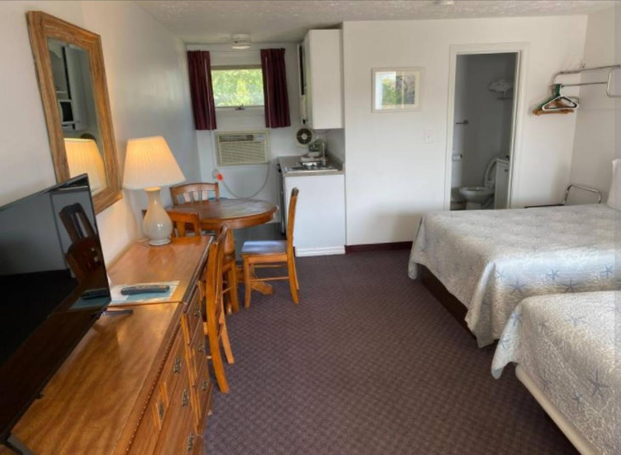 Carriage House & Motel Wells