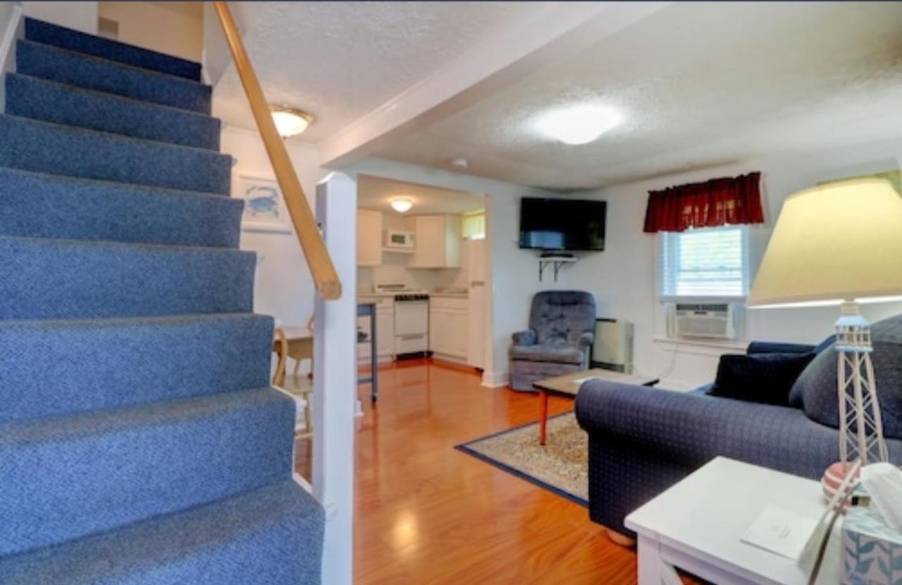 Carriage House & Motel 2*