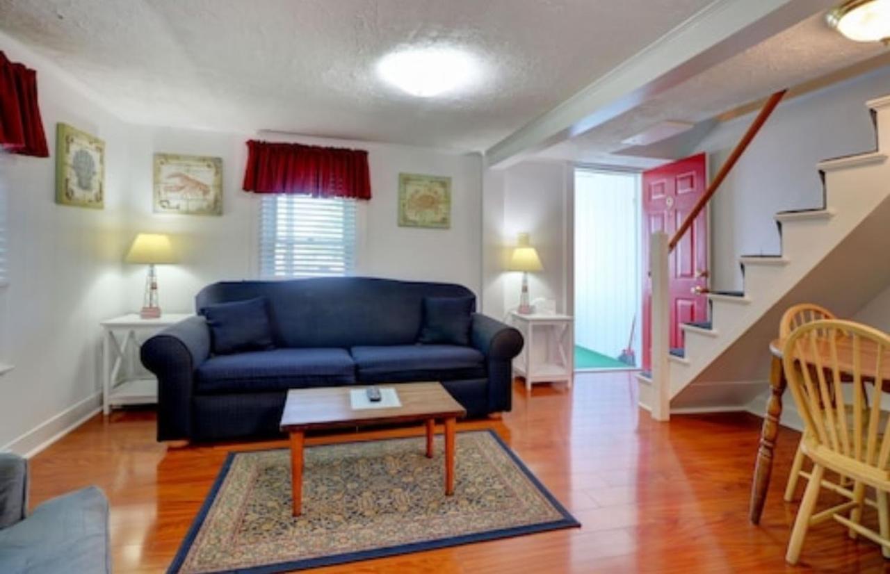 Carriage House & 2*