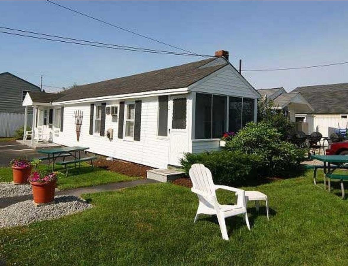 Carriage House & Motel